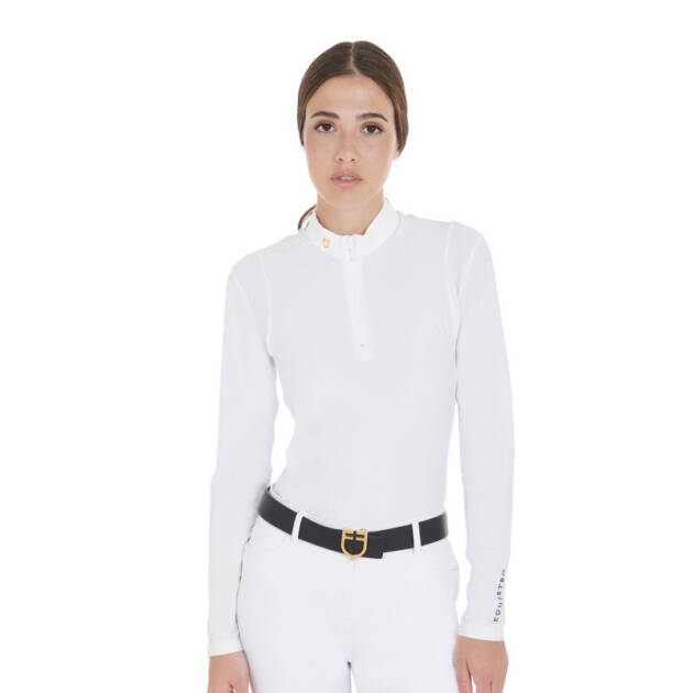 Polo feminina slim fit em tecido tecnológico