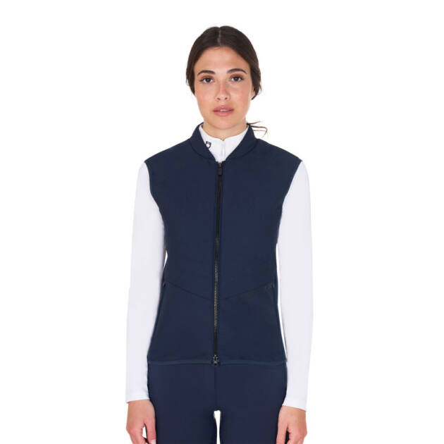 Colete feminino slim fit em tecido técnico