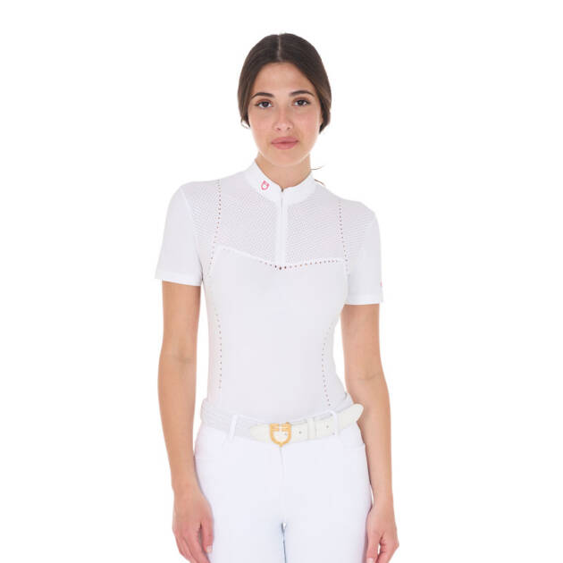 Polo concurso feminino slim fit em tecido perfurado e zíper