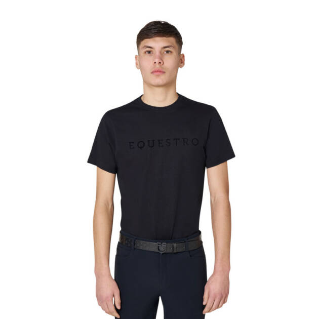 Camiseta masculina com escrita em veludo tom sobre tom